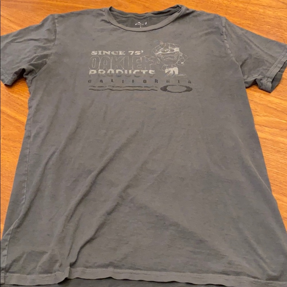 Oakley vintage style tee